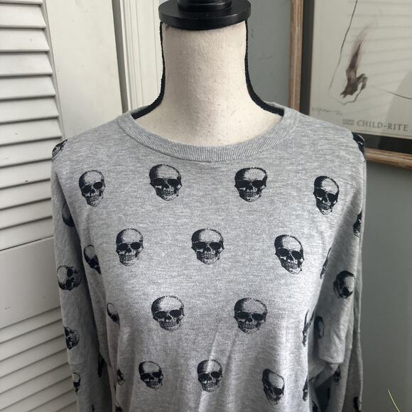 SKULL CASHMERE Top Womens Medium Gray 100% Cotton Skull Print Halloween Horror - Picture 3 of 10